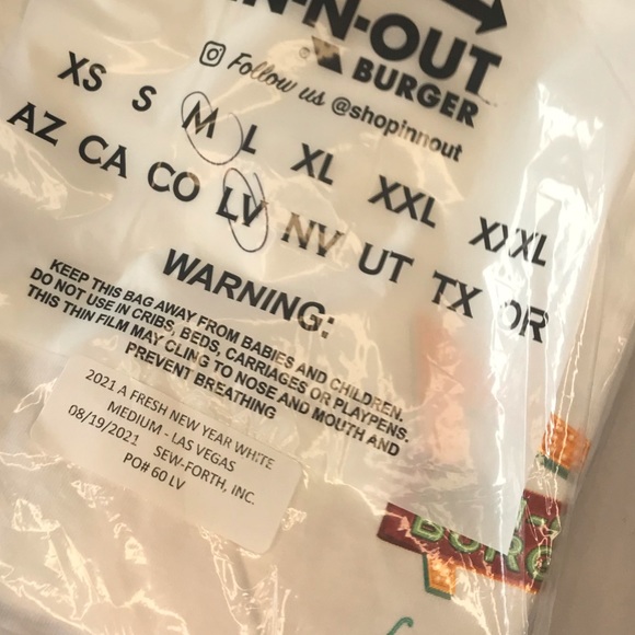 In & Out burger white fresh new year 2021 size Medium - Picture 6 of 6
